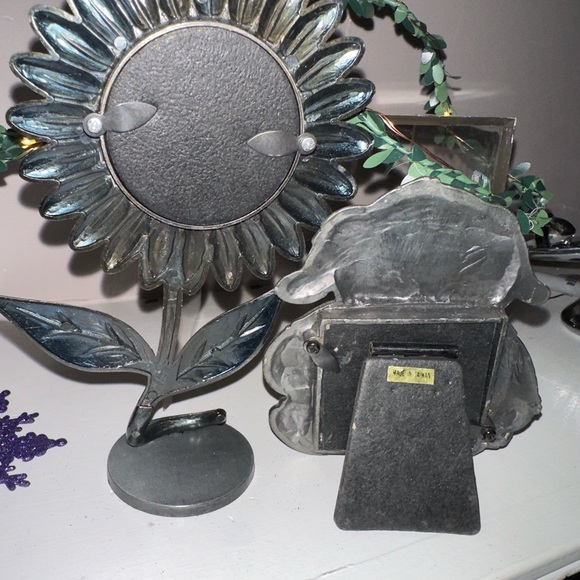 Set of Pewter small picture frames Dog & Flower - Picture 2 of 4